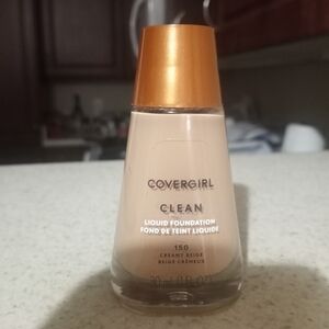 COVERGIRL Clean Liquid Foundation -Creamy Beige 150 NEW